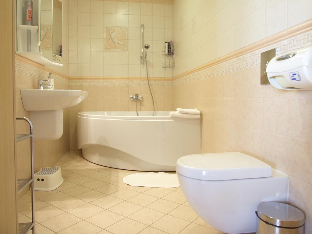 Sunlit Loft Apartment Riga Bilik gambar
