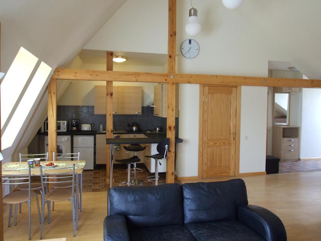 Sunlit Loft Apartment Riga Bilik gambar